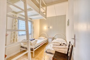 2 bedrooms, bed sheets