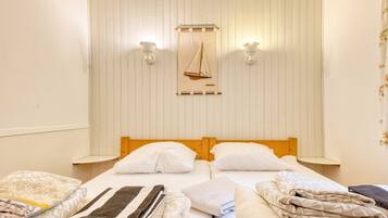 2 bedrooms, bed sheets