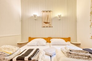 2 bedrooms, bed sheets