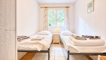 2 bedrooms, WiFi, bed sheets