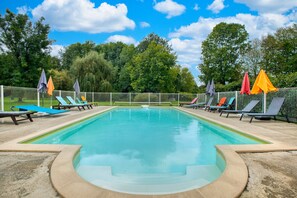 Pool - Gîte Le Pêcheur - Domaine l'Étang des Mirandes with Shared Pool (Varaignes)