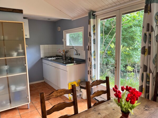 Fridge, microwave, stovetop, coffee/tea maker