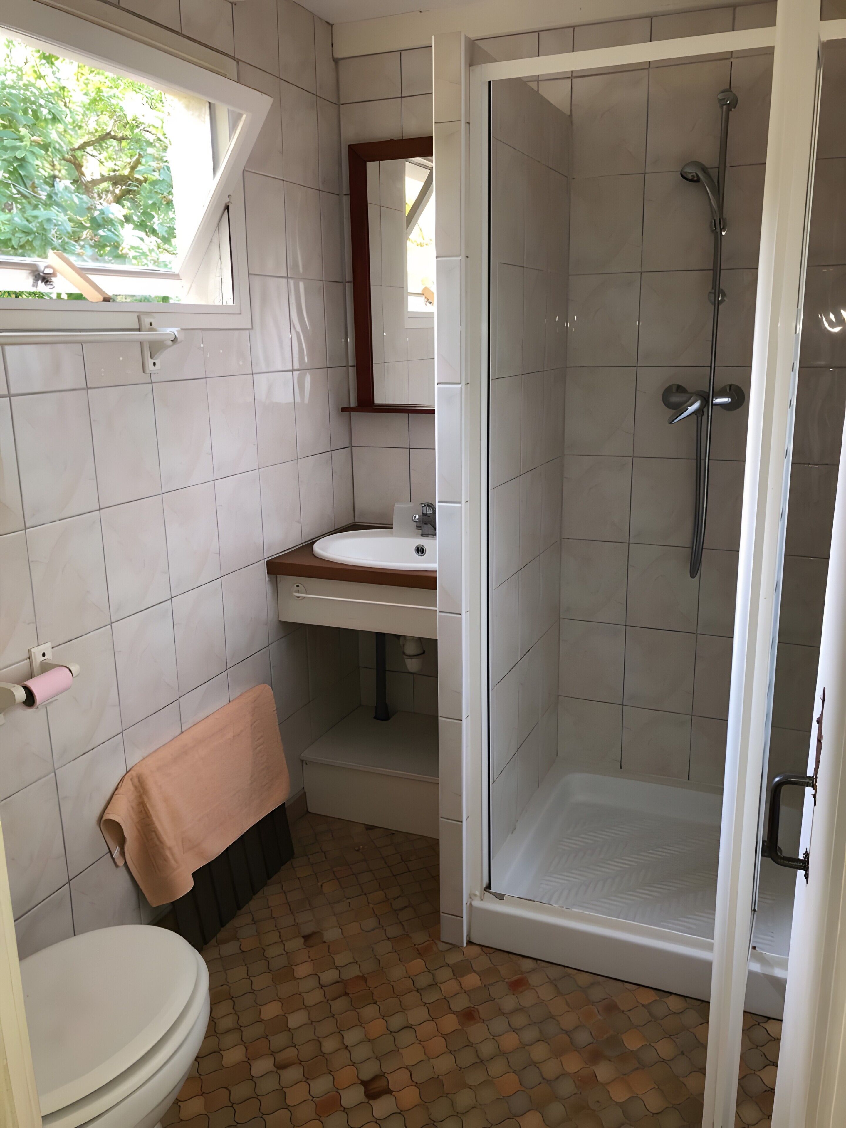 Shower, towels