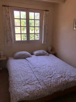 2 bedrooms, bed sheets