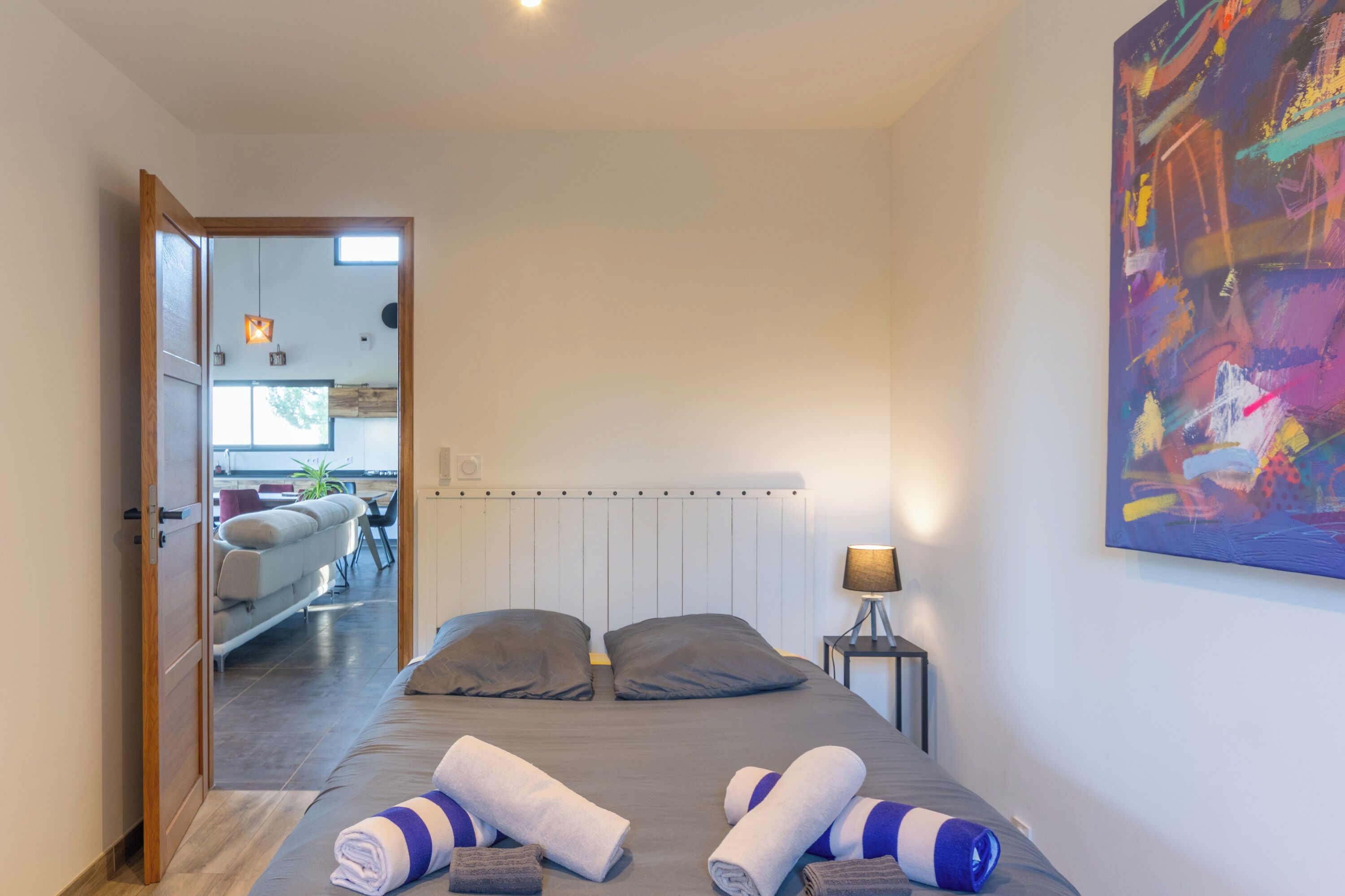 3 slaapkamers, een strijkplank/strijkijzer, wifi, beddengoed