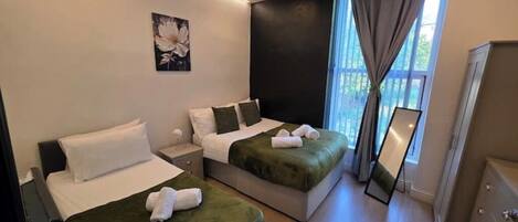 2 多间卧室、熨斗/熨衣板、免费 WiFi、床单