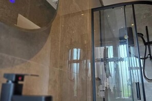 Shower, hair dryer, towels, shampoo