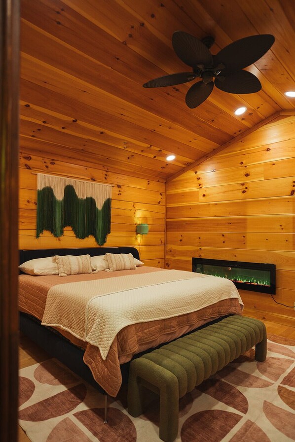 2 bedrooms, desk, iron/ironing board, free WiFi