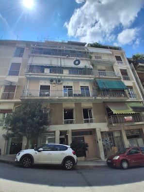 Exterior - Penelope's Charming 2-BR Apt in Athens (Athens)