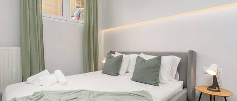 Căn hộ, 2 phòng ngủ, bếp, quang cảnh thành phố | Màn/rèm cản sáng, bàn ủi/dụng cụ ủi quần áo