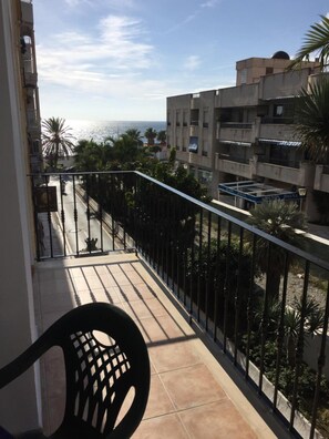 Property grounds - Apartment 'El Sol Del Sur' with Sea View, Wi-Fi, and Air Conditioning (La Herradura)