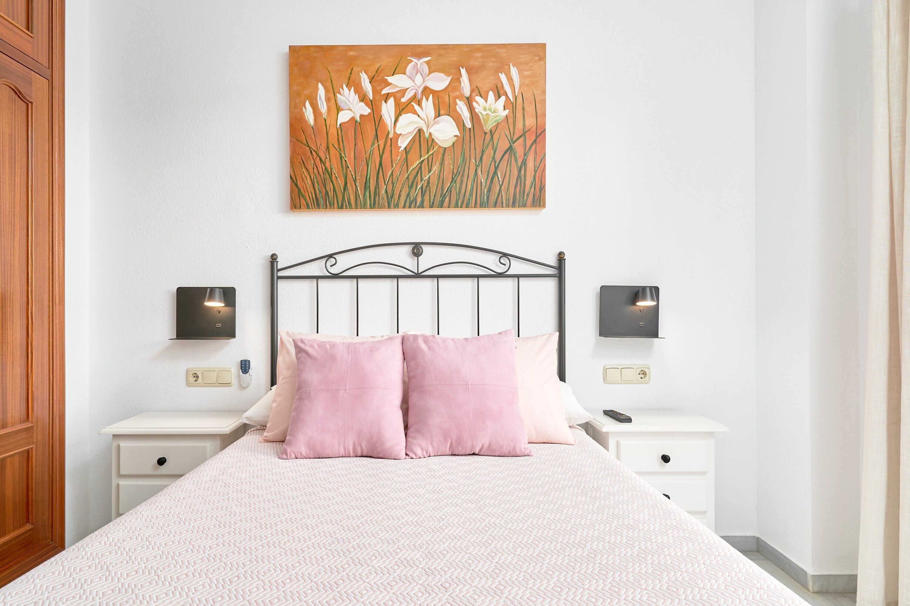 2 habitaciones, tabla de planchar con plancha, wifi y ropa de cama 