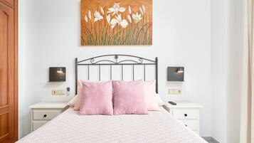 2 habitaciones, tabla de planchar con plancha, wifi y ropa de cama