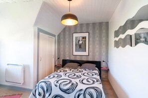 6 bedrooms, iron/ironing board, WiFi