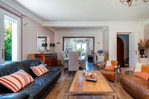 TV, fireplace, ping pong