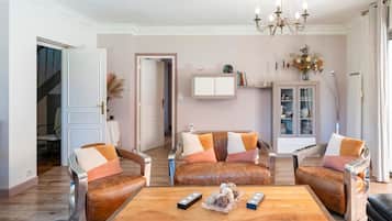 TV, fireplace, table tennis