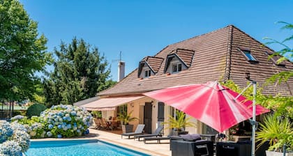 Villa 'Au Coeur Des Pins' with private pool, private garden and Wi-Fi