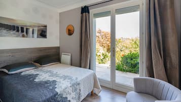 6 bedrooms, iron/ironing board, WiFi