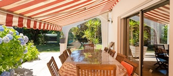 Villa 'Au Coeur Des Pins' with Private Pool, Private Garden and Wi-Fi