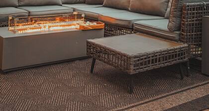 3-bedroom chalet in enchanting Bailey, Walk to town, Game Room, BBQ