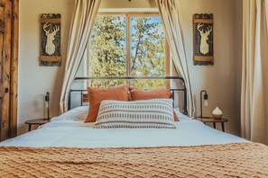 3 habitaciones, tabla de planchar con plancha, wifi y ropa de cama