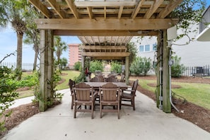 Condo, varias camas (Grand Pointe 801) | Restaurante al aire libre