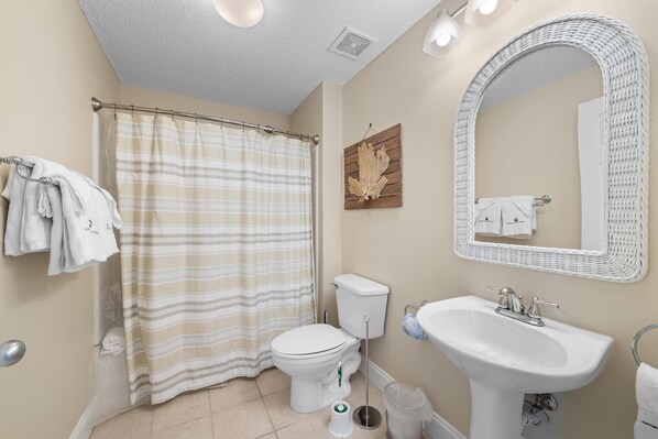 Condo, Multiple Beds (Palacio 1506) | Bathroom