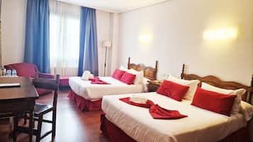 Chambre Quadruple Classique | Bureau, Wi-Fi gratuit