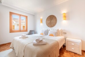 5 bedrooms, WiFi, bed sheets