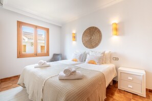 5 bedrooms, WiFi, bed sheets