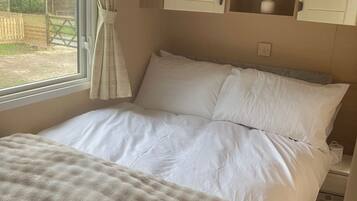 3 bedrooms, bed sheets