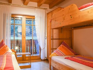 2 bedrooms, WiFi, bed sheets