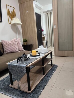 Condo, 1 Bedroom, Balcony, City View | Ruang tamu