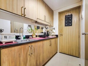 Condo, 1 Bedroom, Balcony, City View | Interior
