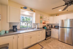 Hus - flere senge (Palmetto Beach Cottage) | Privat køkken
