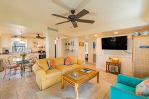 Hus - flere senge (Palmetto Beach Cottage) | Opholdsområde