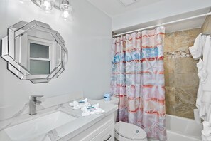 House, Multiple Beds (Beach Retreat) | Bathroom - Beach Retreat (Fort Myers Beach)