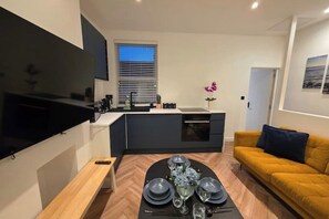 Smart TV - 2 Bedroom Deluxe Apt near LFC Stadium - Sleeps 4 (Anfield)