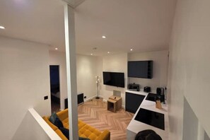 Smart TV - 2 Bedroom Deluxe Apt near LFC Stadium - Sleeps 4 (Anfield)