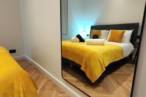 2 bedrooms, free WiFi, bed sheets - 2 Bedroom Deluxe Apt near LFC Stadium - Sleeps 4 (Anfield)