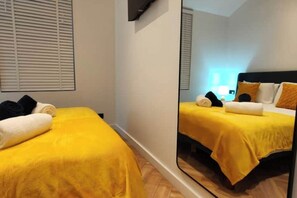 2 bedrooms, free WiFi, bed sheets - 2 Bedroom Deluxe Apt near LFC Stadium - Sleeps 4 (Anfield)