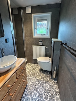 Dusche, Haartrockner, Toilettenpapier