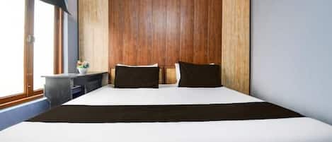 Chambre Économique, 1 lit double, fumeurs, balcon | Bureau, Wi-Fi gratuit