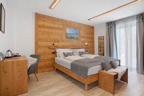 WiFi, bed sheets - 'Golden' Room with Mountain View, Wi-Fi and Air Conditioning (Saint-Pierre)