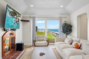 Apartment, 2 Bedrooms, Patio, Ocean View | Living area