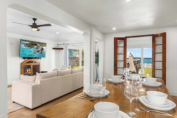 Apartment, 2 Bedrooms, Patio, Ocean View | Living area