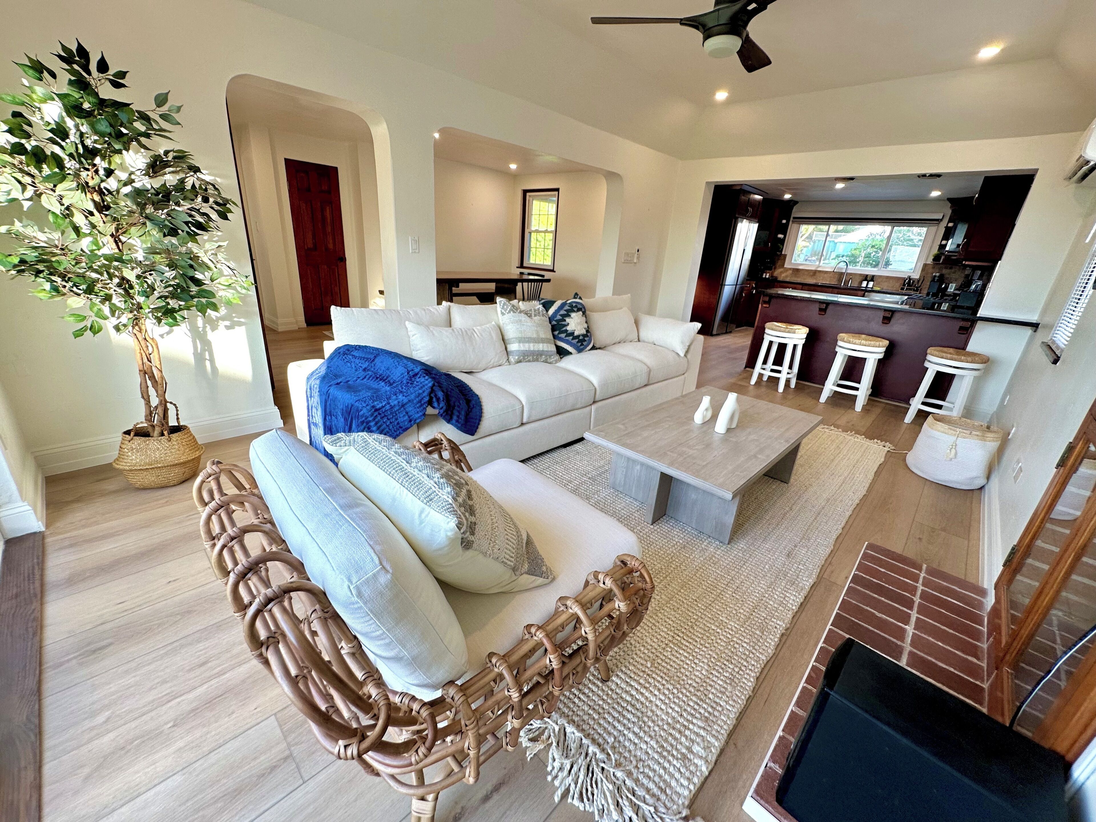 Apartment, 2 Bedrooms, Patio, Ocean View | Living area | 36-inch Smart TV with digital channels