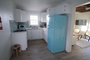Apartment, 1 Katil Raja (King), Patio, Ocean View | Dapur peribadi