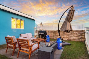 Apartment, 1 King Bed, Patio, Ocean View | Terrace/patio - Blue Water (Southampton Parish)