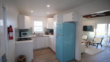 Apartment, 1 King Bed, Patio, Ocean View | Private kitchen